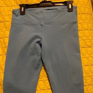 Alo Blue capri leggings , gently used in good condition